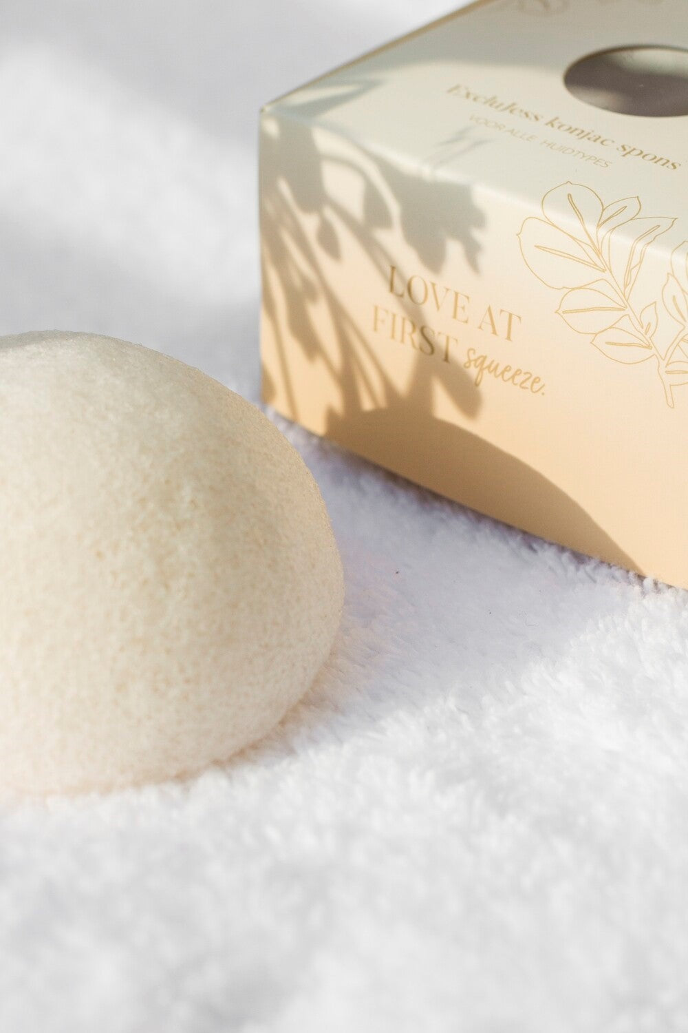 White konjac sponge