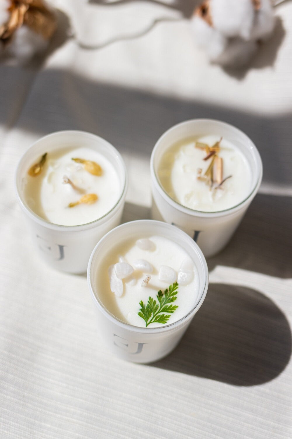 Manifest scented candles - set of 3 - White with Crystal