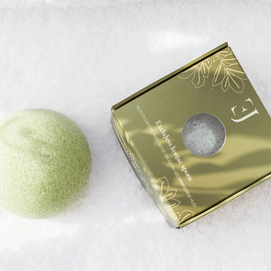 Aloe and green tea konjac sponge